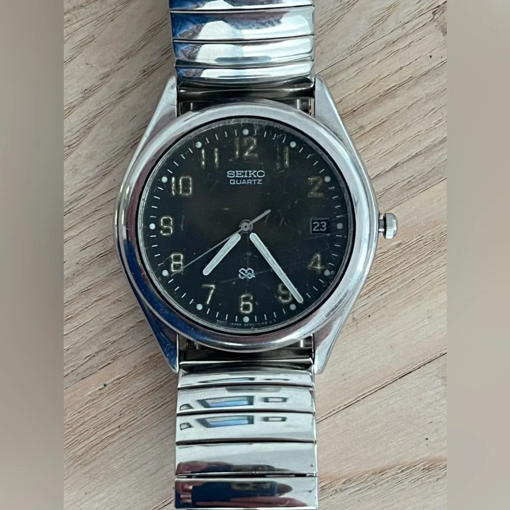 Seiko Men’s Watch Vintage Black Dial Stainless Stretch Bracelet Day Date Window
